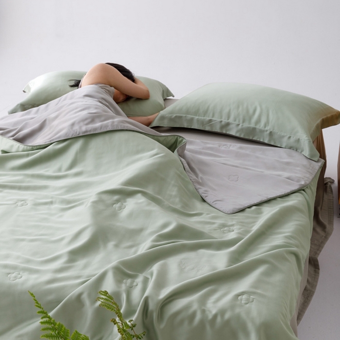 91家纺网 家纺一手货源 找家纺 CINNY馨宜 2026新款60莱赛尔大豆纤维撞色天丝夏被-伯爵 浅松绿