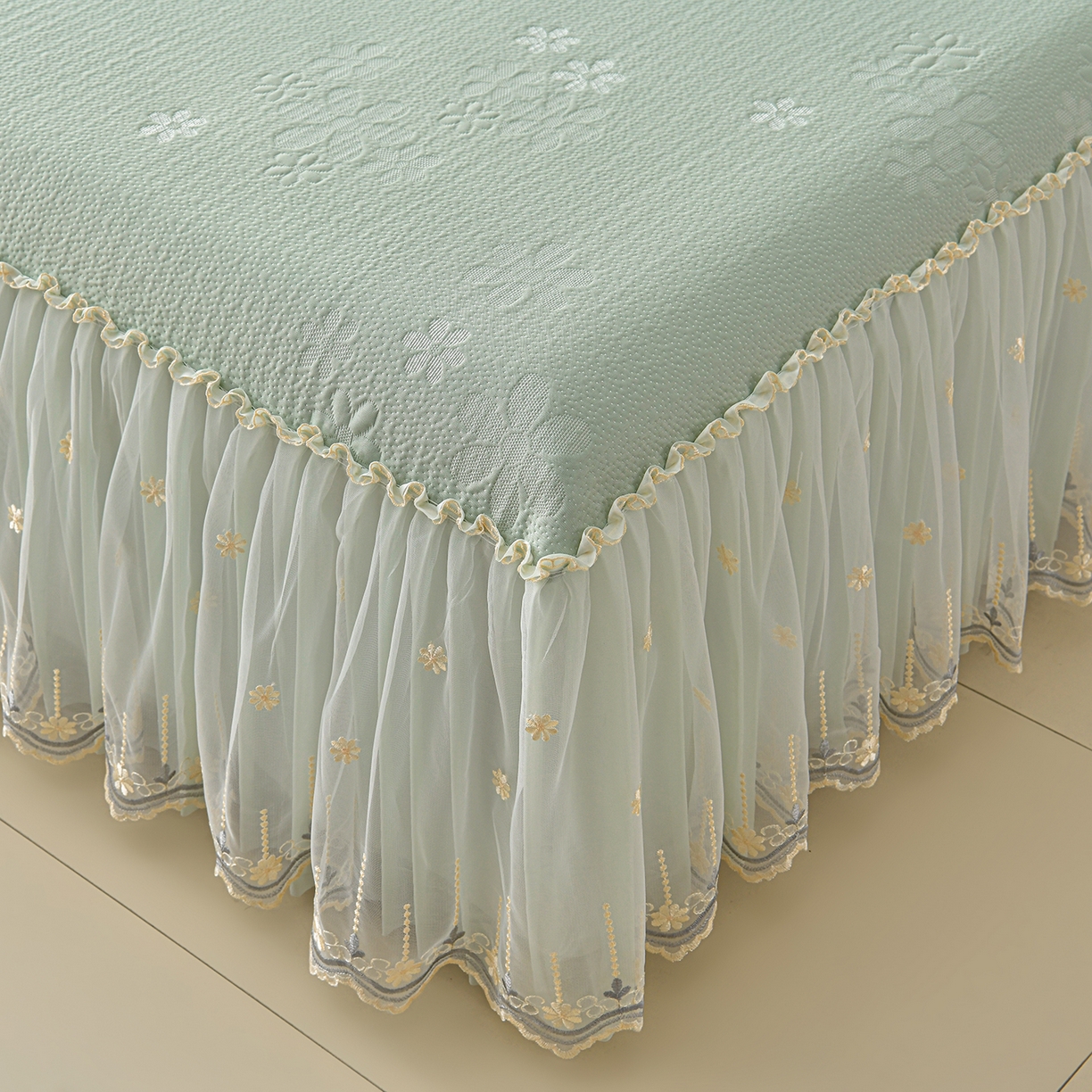 91家纺网 家纺一手货源 找家纺 民新家纺 2026新款3D立体冰豆豆席床裙三件套 幸运花朵-绿