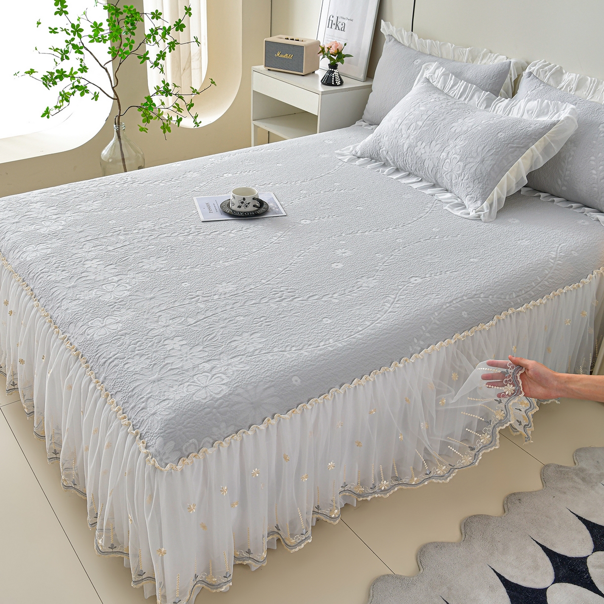 91家纺网 家纺一手货源 找家纺 民新家纺 2026新款3D立体冰豆豆席床裙三件套 漫舞-灰