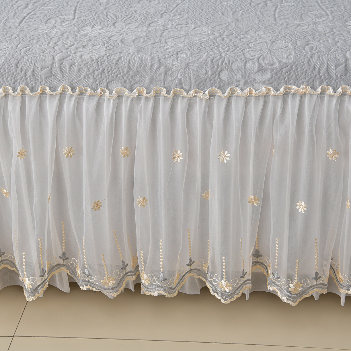 91家纺网 家纺一手货源 找家纺 民新家纺 2026新款3D立体冰豆豆席床裙三件套 漫舞-灰