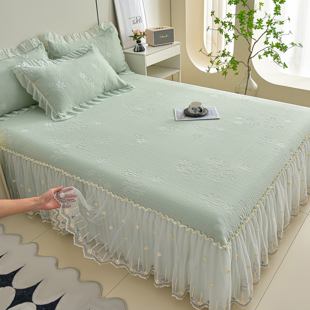 91家纺网 家纺一手货源 找家纺 民新家纺 2026新款3D立体冰豆豆席床裙三件套 幸运花朵-绿