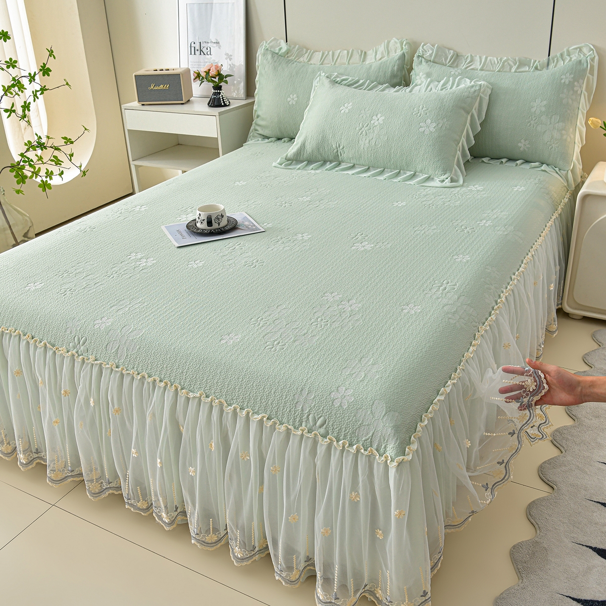 91家纺网 家纺一手货源 找家纺 民新家纺 2026新款3D立体冰豆豆席床裙三件套 幸运花朵-绿