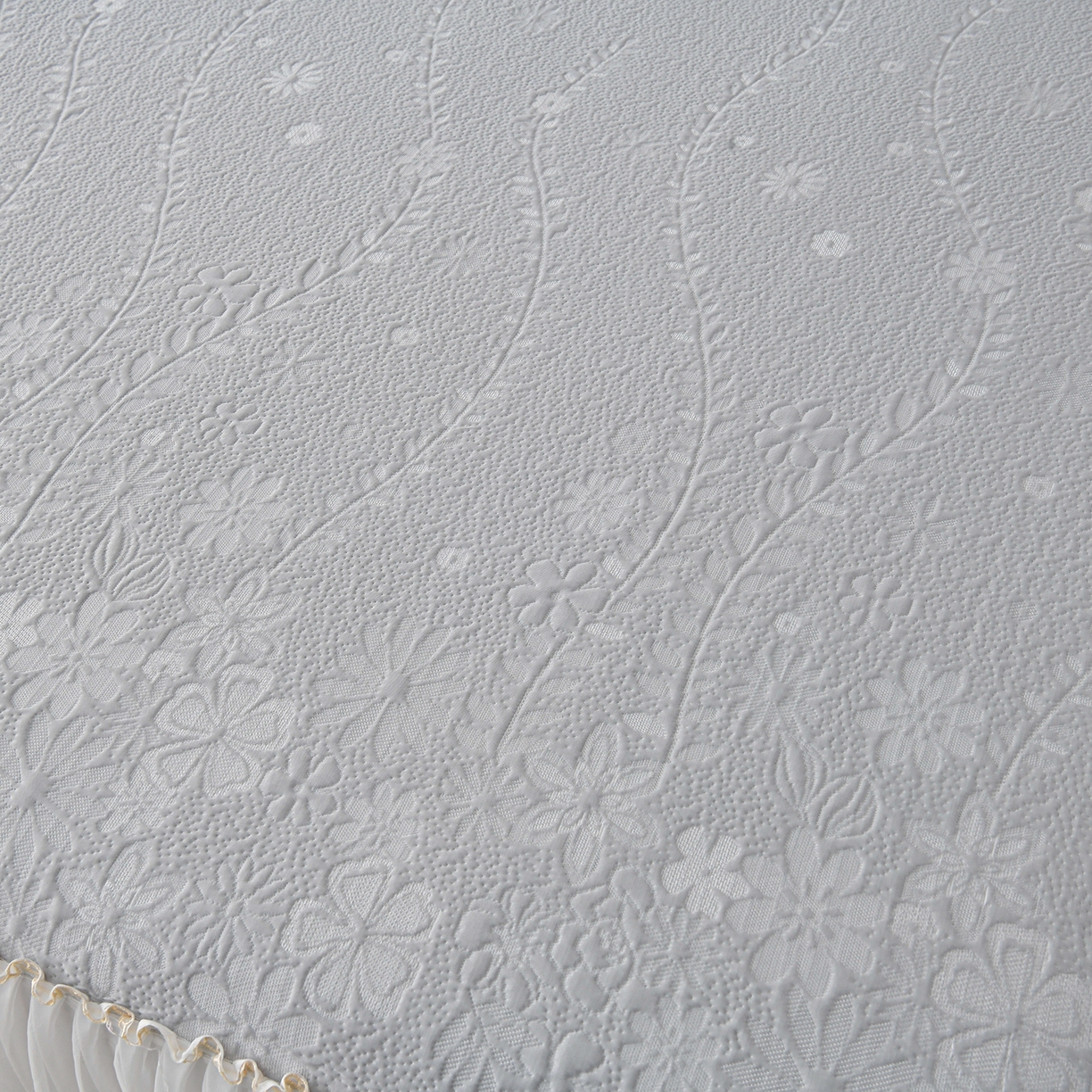 91家纺网 家纺一手货源 找家纺 民新家纺 2026新款3D立体冰豆豆席床裙三件套 漫舞-灰