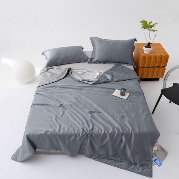 91家纺网 家纺一手货源 找家纺 CINNY馨宜 2026新款60莱赛尔大豆纤维撞色天丝夏被-伯爵 雾霾蓝