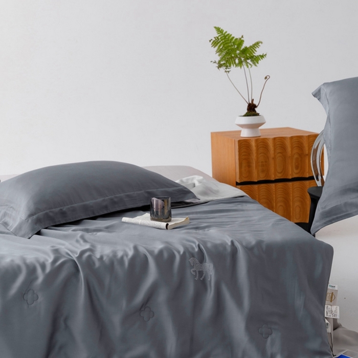 91家纺网 家纺一手货源 找家纺 CINNY馨宜 2026新款60莱赛尔大豆纤维撞色天丝夏被-伯爵 雾霾蓝