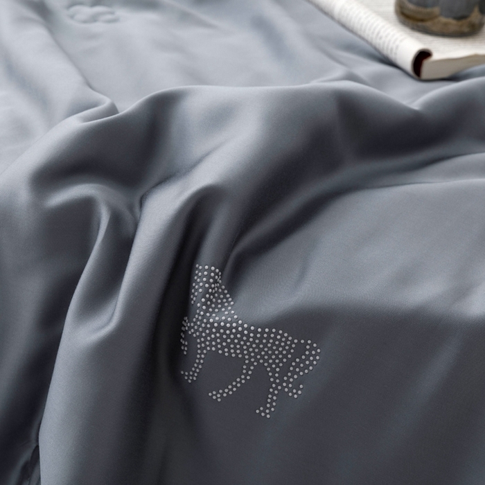 91家纺网 家纺一手货源 找家纺 CINNY馨宜 2026新款60莱赛尔大豆纤维撞色天丝夏被-伯爵 雾霾蓝