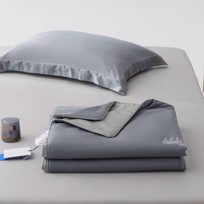 91家纺网 家纺一手货源 找家纺 CINNY馨宜 2026新款60莱赛尔大豆纤维撞色天丝夏被-伯爵 雾霾蓝