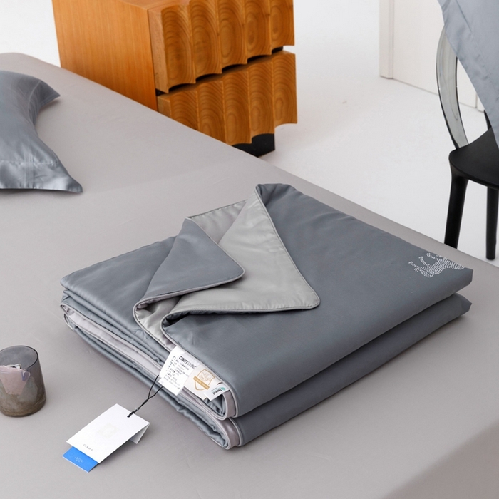 91家纺网 家纺一手货源 找家纺 CINNY馨宜 2026新款60莱赛尔大豆纤维撞色天丝夏被-伯爵 雾霾蓝