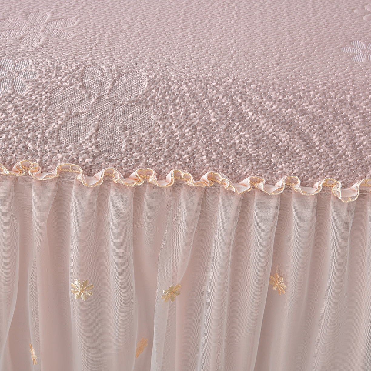 91家纺网 家纺一手货源 找家纺 民新家纺 2026新款3D立体冰豆豆席床裙三件套 幸运花朵-粉