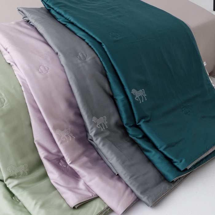 91家纺网 家纺一手货源 找家纺 CINNY馨宜 2026新款60莱赛尔大豆纤维撞色天丝夏被-伯爵 组合图