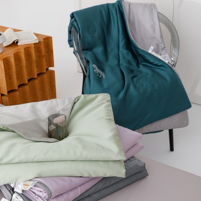 91家纺网 家纺一手货源 找家纺 CINNY馨宜 2026新款60莱赛尔大豆纤维撞色天丝夏被-伯爵 组合图