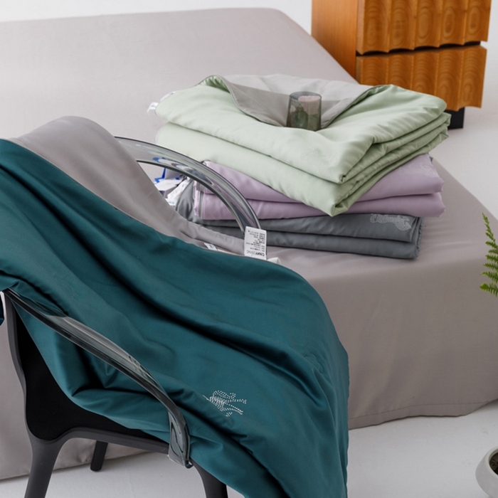 91家纺网 家纺一手货源 找家纺 CINNY馨宜 2026新款60莱赛尔大豆纤维撞色天丝夏被-伯爵 组合图