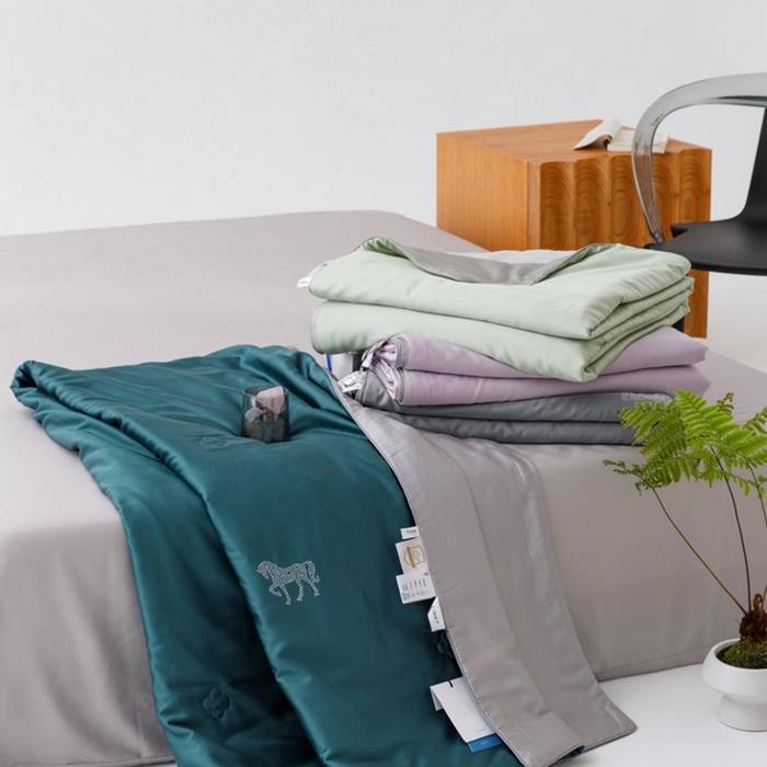 91家纺网 家纺一手货源 找家纺 CINNY馨宜 2026新款60莱赛尔大豆纤维撞色天丝夏被-伯爵 组合图