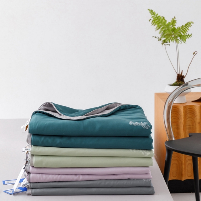 91家纺网 家纺一手货源 找家纺 CINNY馨宜 2026新款60莱赛尔大豆纤维撞色天丝夏被-伯爵 组合图