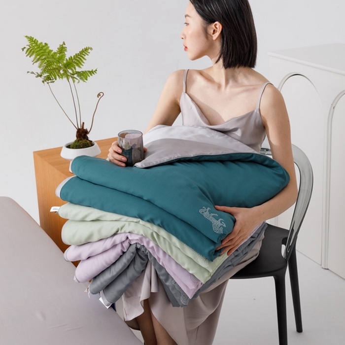 91家纺网 家纺一手货源 找家纺 CINNY馨宜 2026新款60莱赛尔大豆纤维撞色天丝夏被-伯爵 组合图