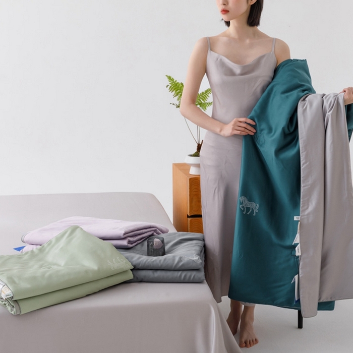 91家纺网 家纺一手货源 找家纺 CINNY馨宜 2026新款60莱赛尔大豆纤维撞色天丝夏被-伯爵 组合图