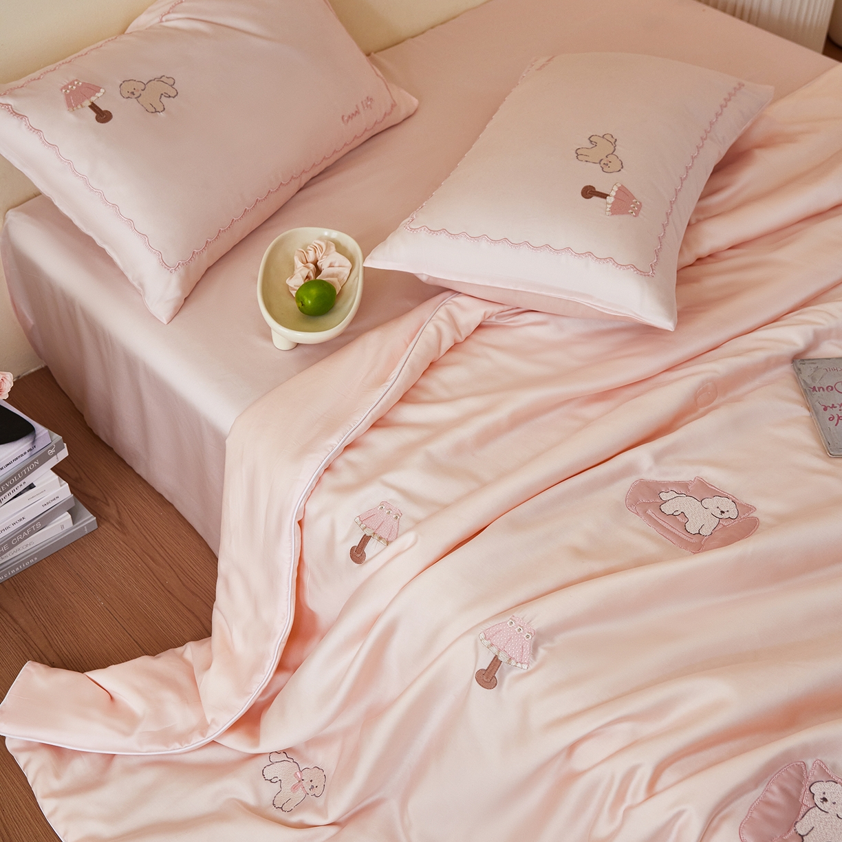 91家纺网 家纺一手货源 找家纺 风向标家纺 2026新款50天丝大豆棉夏被-萌宠甜夏系列 甜粉小卧