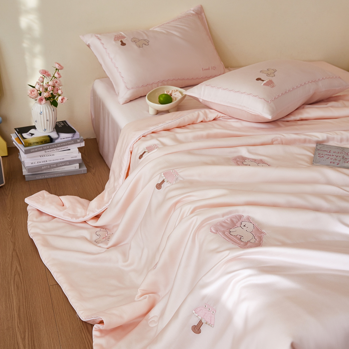 91家纺网 家纺一手货源 找家纺 风向标家纺 2026新款50天丝大豆棉夏被-萌宠甜夏系列 甜粉小卧