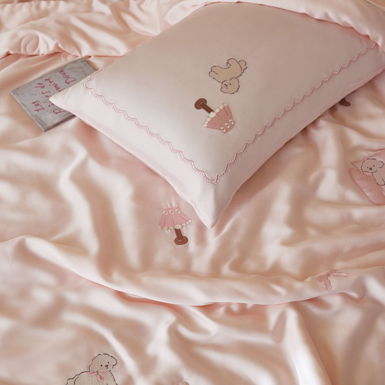 91家纺网 家纺一手货源 找家纺 风向标家纺 2026新款50天丝大豆棉夏被-萌宠甜夏系列 甜粉小卧