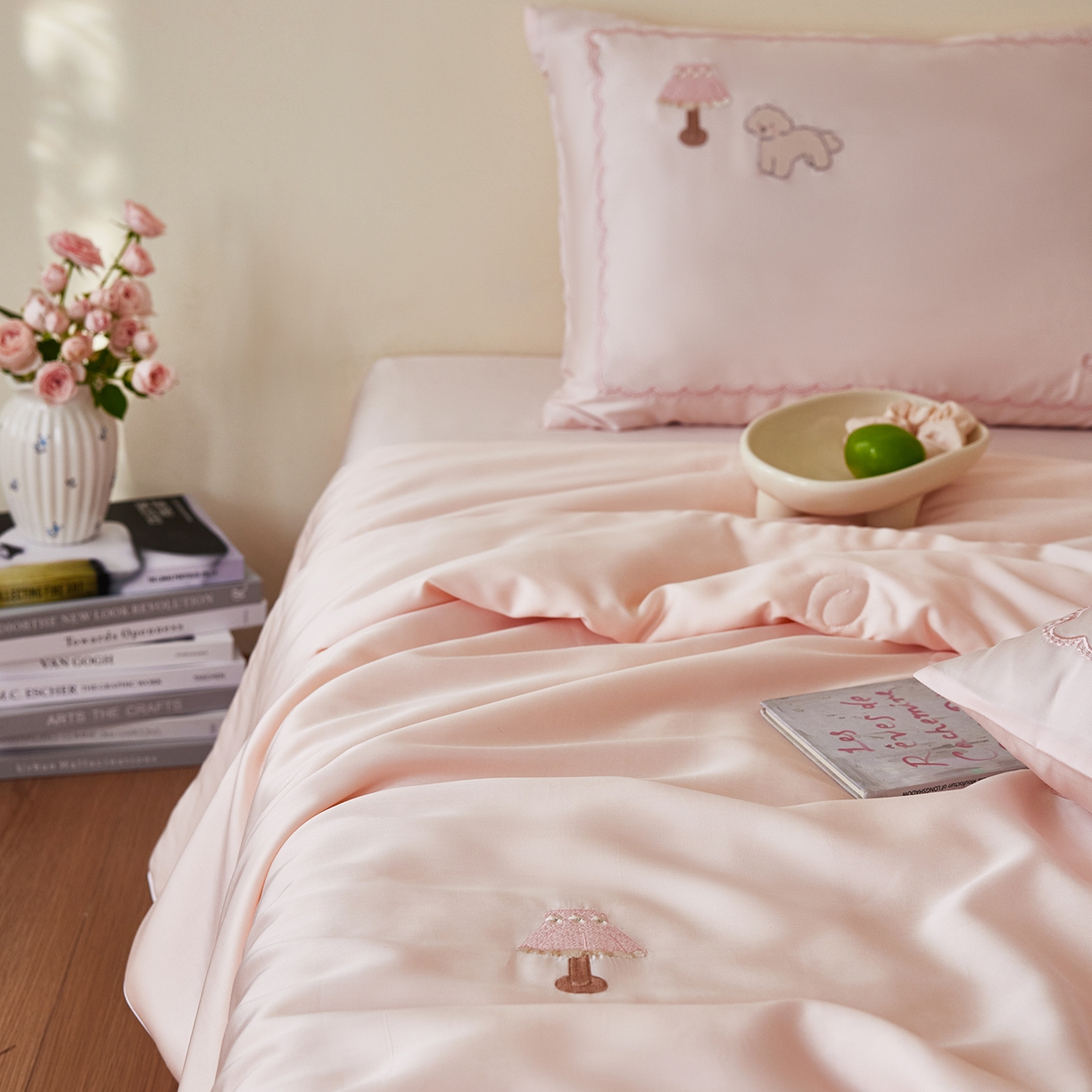 91家纺网 家纺一手货源 找家纺 风向标家纺 2026新款50天丝大豆棉夏被-萌宠甜夏系列 甜粉小卧