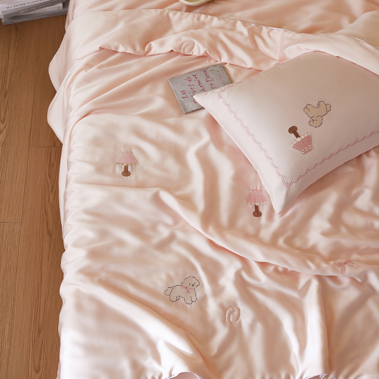 91家纺网 家纺一手货源 找家纺 风向标家纺 2026新款50天丝大豆棉夏被-萌宠甜夏系列 甜粉小卧