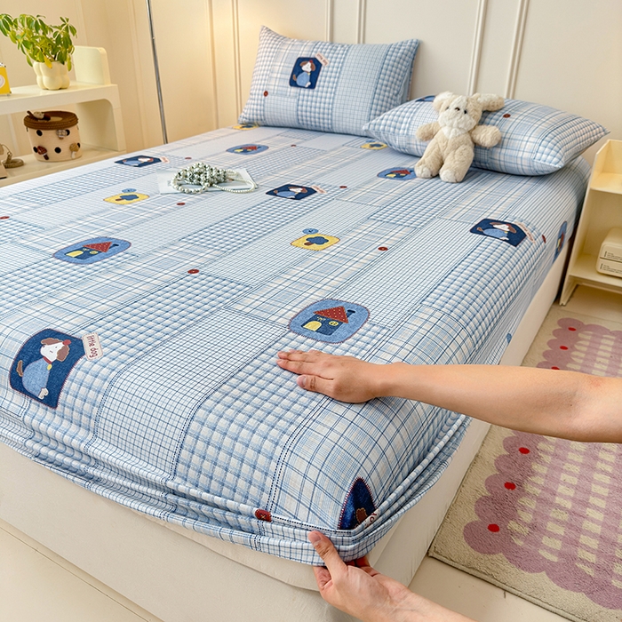 91家纺网 家纺一手货源 找家纺 缦彩 2026新款A类全棉老粗布床笠单件加厚床罩三件套 萌犬格纹