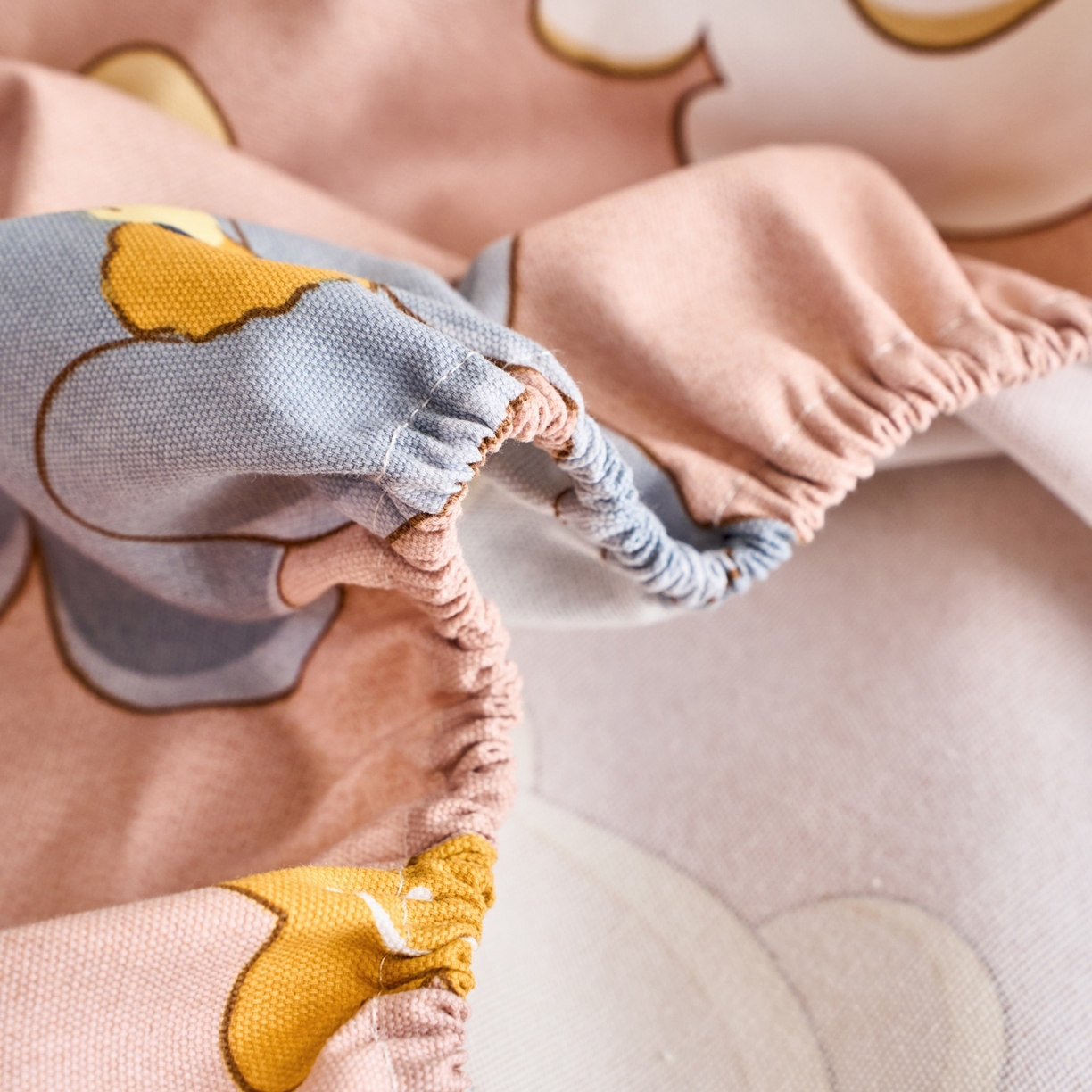 91家纺网 家纺一手货源 找家纺 春皖家纺 2026新款全棉老粗布席子凉席工艺款单床笠床笠单件 快乐熊