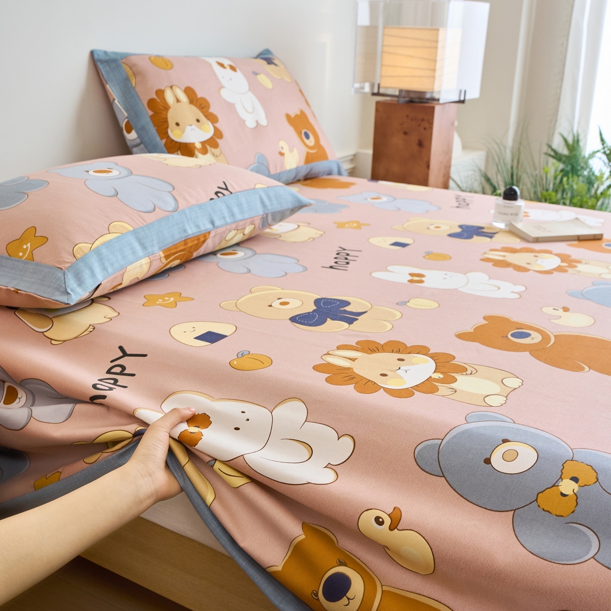 91家纺网 家纺一手货源 找家纺 春皖家纺 2026新款全棉老粗布席子凉席工艺款单床单床单单件 快乐熊