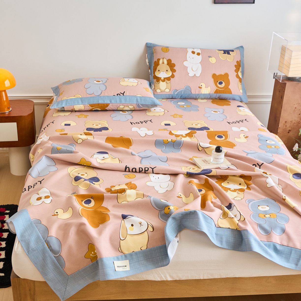 91家纺网 家纺一手货源 找家纺 春皖家纺 2026新款全棉老粗布席子凉席工艺款单床单床单单件 快乐熊