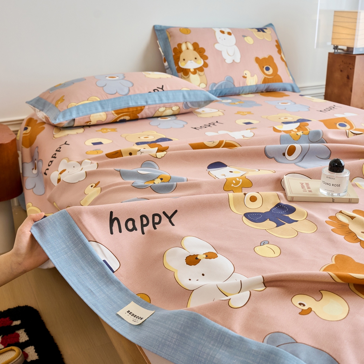 91家纺网 家纺一手货源 找家纺 春皖家纺 2026新款全棉老粗布席子凉席工艺款单床单床单单件 快乐熊