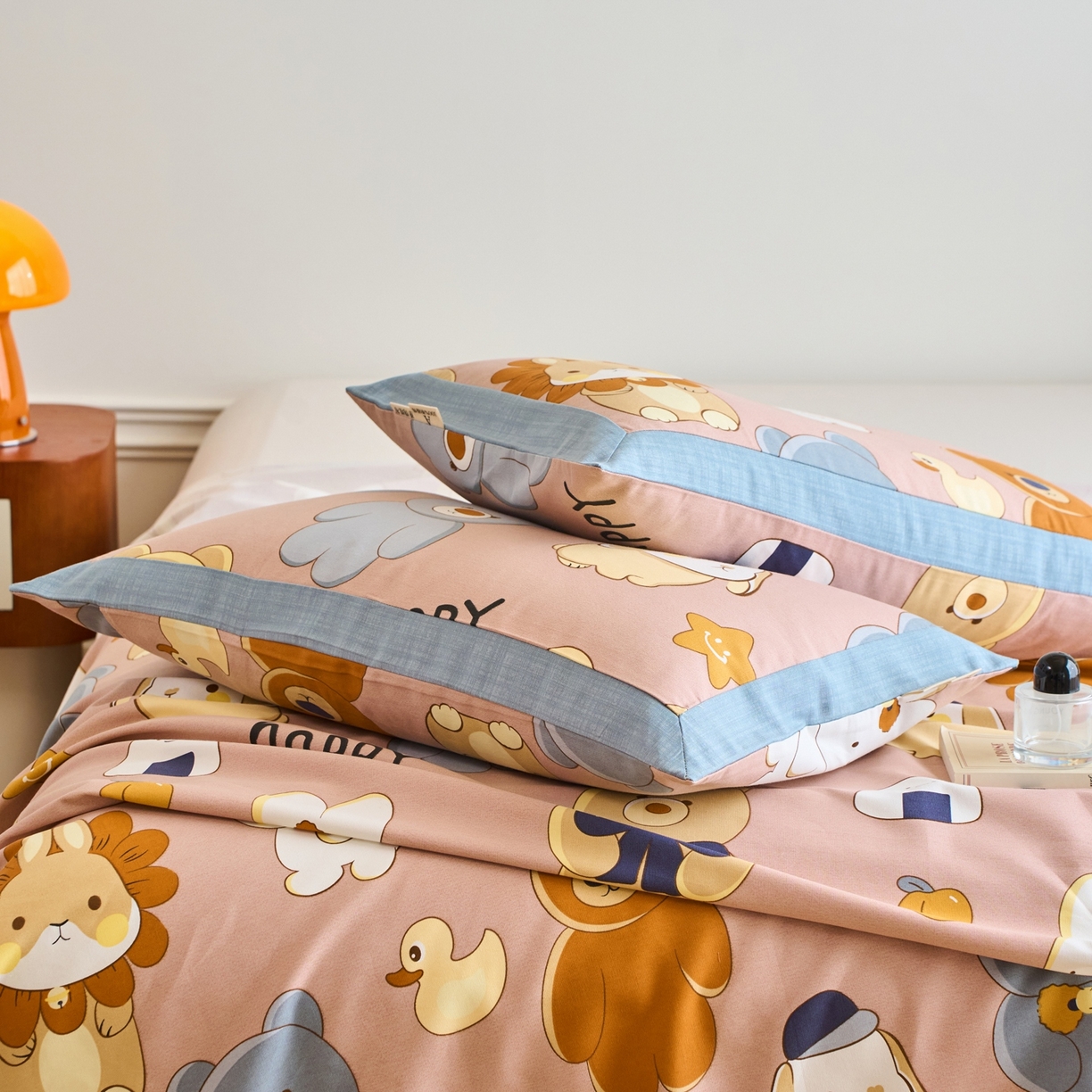 91家纺网 家纺一手货源 找家纺 春皖家纺 2026新款全棉老粗布席子凉席工艺款单床单床单单件 快乐熊