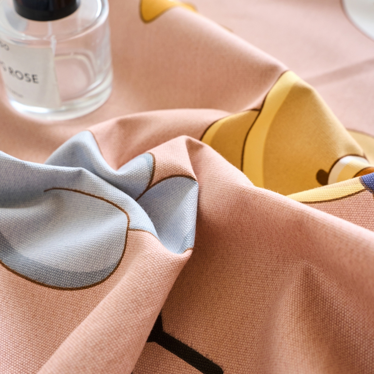 91家纺网 家纺一手货源 找家纺 春皖家纺 2026新款全棉老粗布席子凉席工艺款单床单床单单件 快乐熊