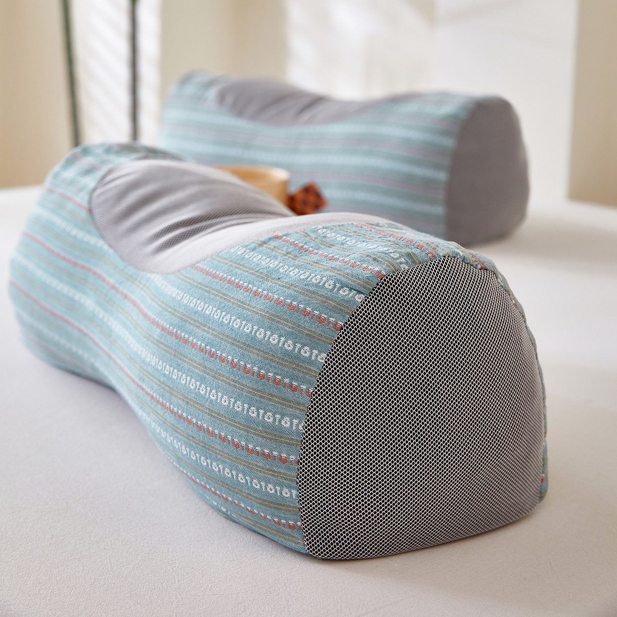 91家纺网 家纺一手货源 找家纺 （总）梦叶草 2026新款全棉3D条纹网面透气荞麦枕头护颈枕芯