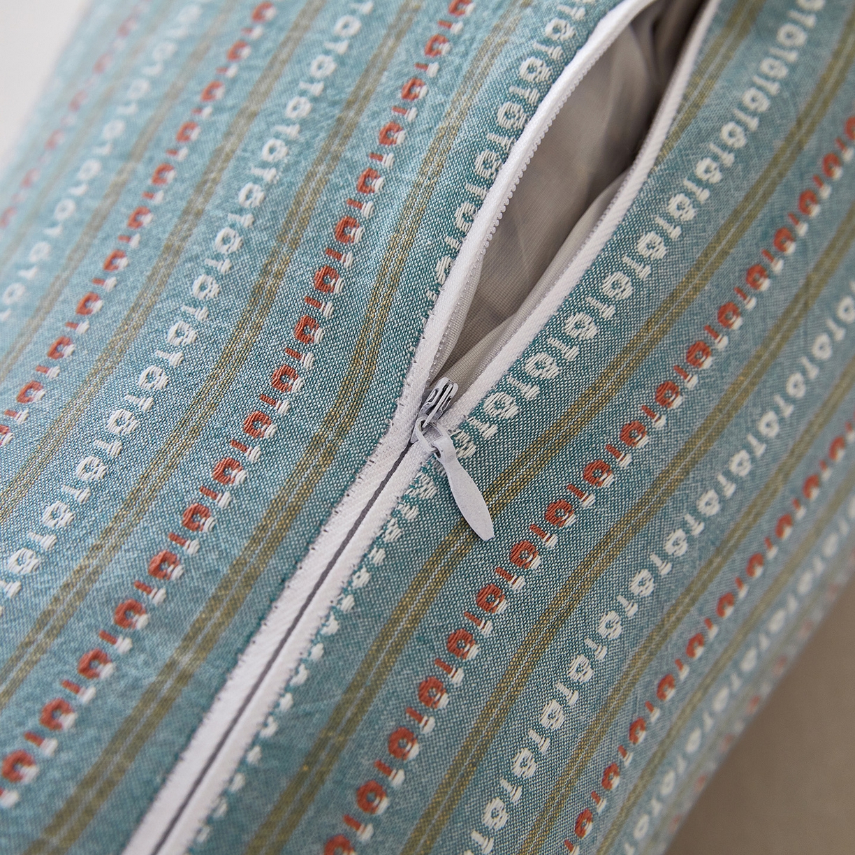 91家纺网 家纺一手货源 找家纺 （总）梦叶草 2026新款全棉3D条纹网面透气荞麦枕头护颈枕芯