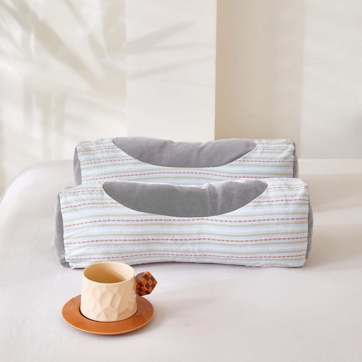 91家纺网 家纺一手货源 找家纺 梦叶草 2026新款全棉3D条纹网面透气荞麦枕头护颈枕芯 全棉条纹3D网面荞麦枕-浅蓝