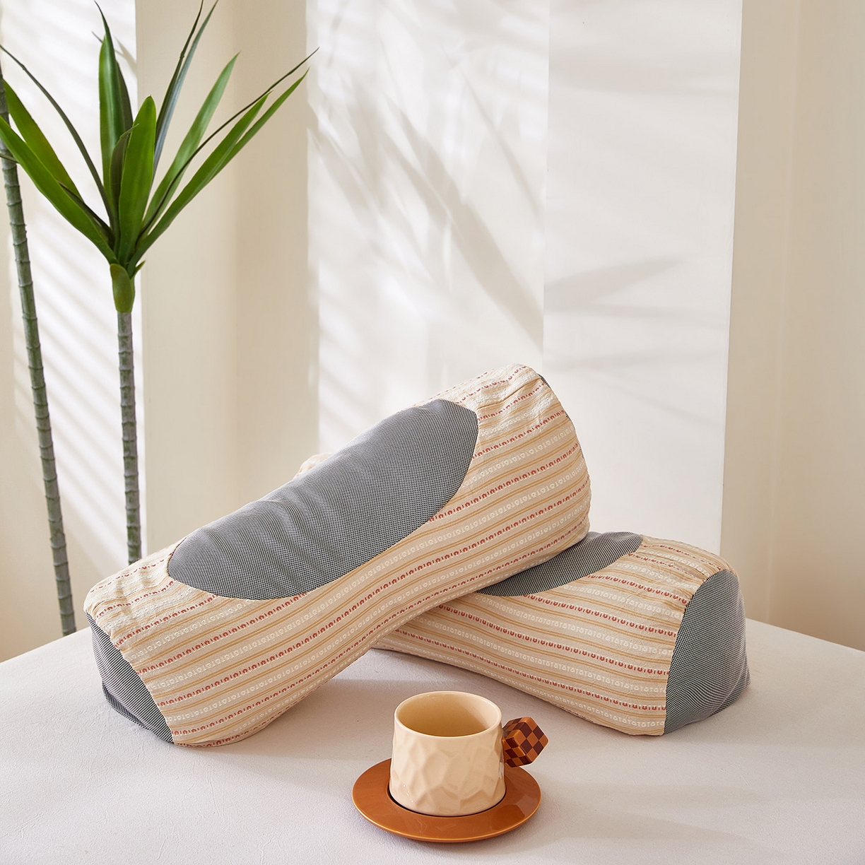 91家纺网 家纺一手货源 找家纺 梦叶草 2026新款全棉3D条纹网面透气荞麦枕头护颈枕芯 全棉条纹3D网面荞麦枕-卡其