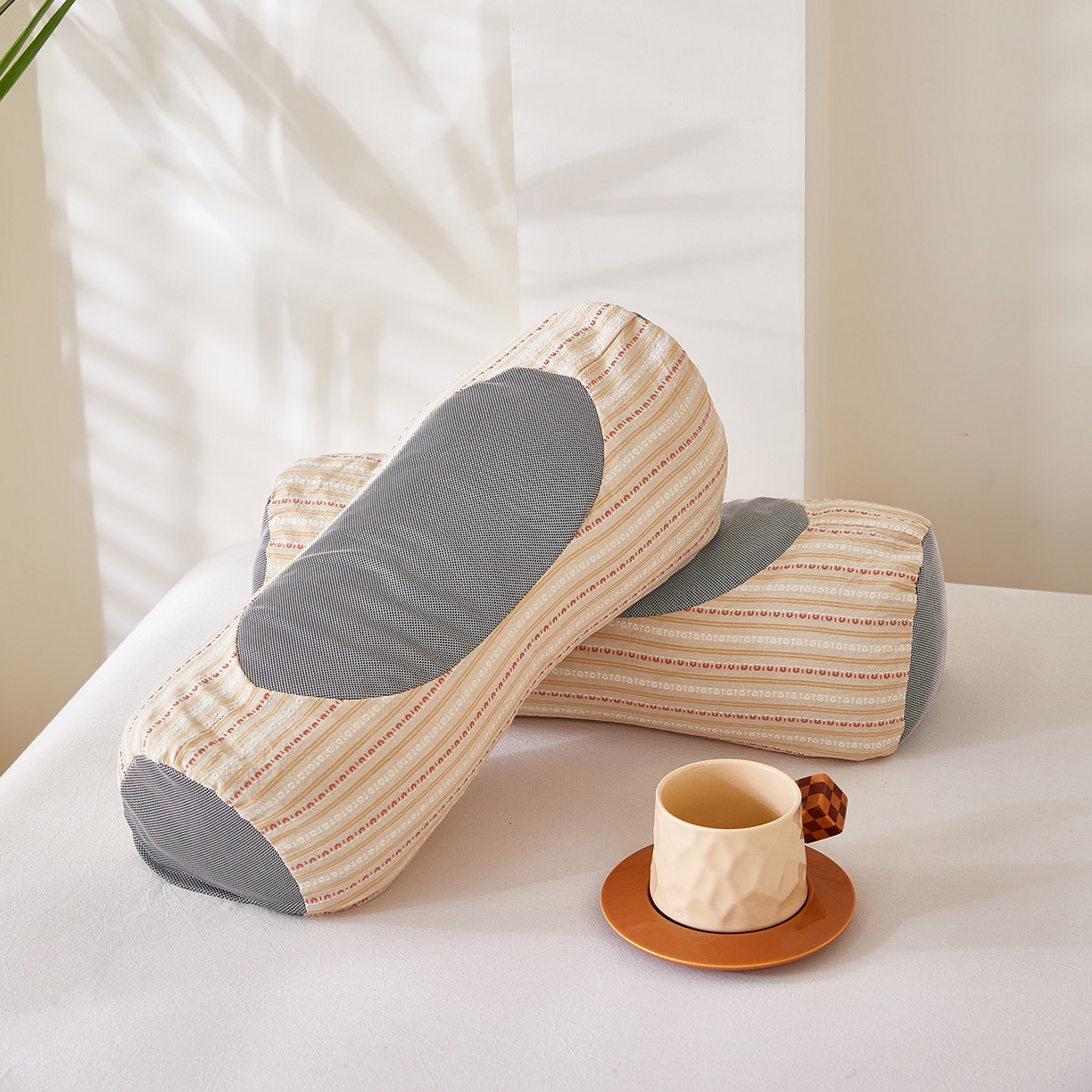 91家纺网 家纺一手货源 找家纺 梦叶草 2026新款全棉3D条纹网面透气荞麦枕头护颈枕芯 全棉条纹3D网面荞麦枕-卡其