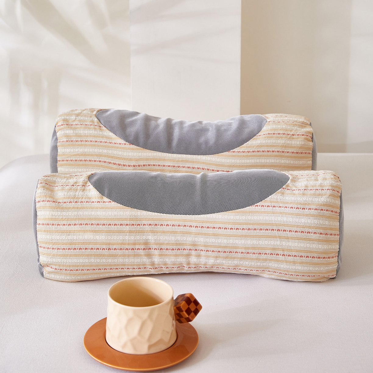 91家纺网 家纺一手货源 找家纺 梦叶草 2026新款全棉3D条纹网面透气荞麦枕头护颈枕芯 全棉条纹3D网面荞麦枕-卡其