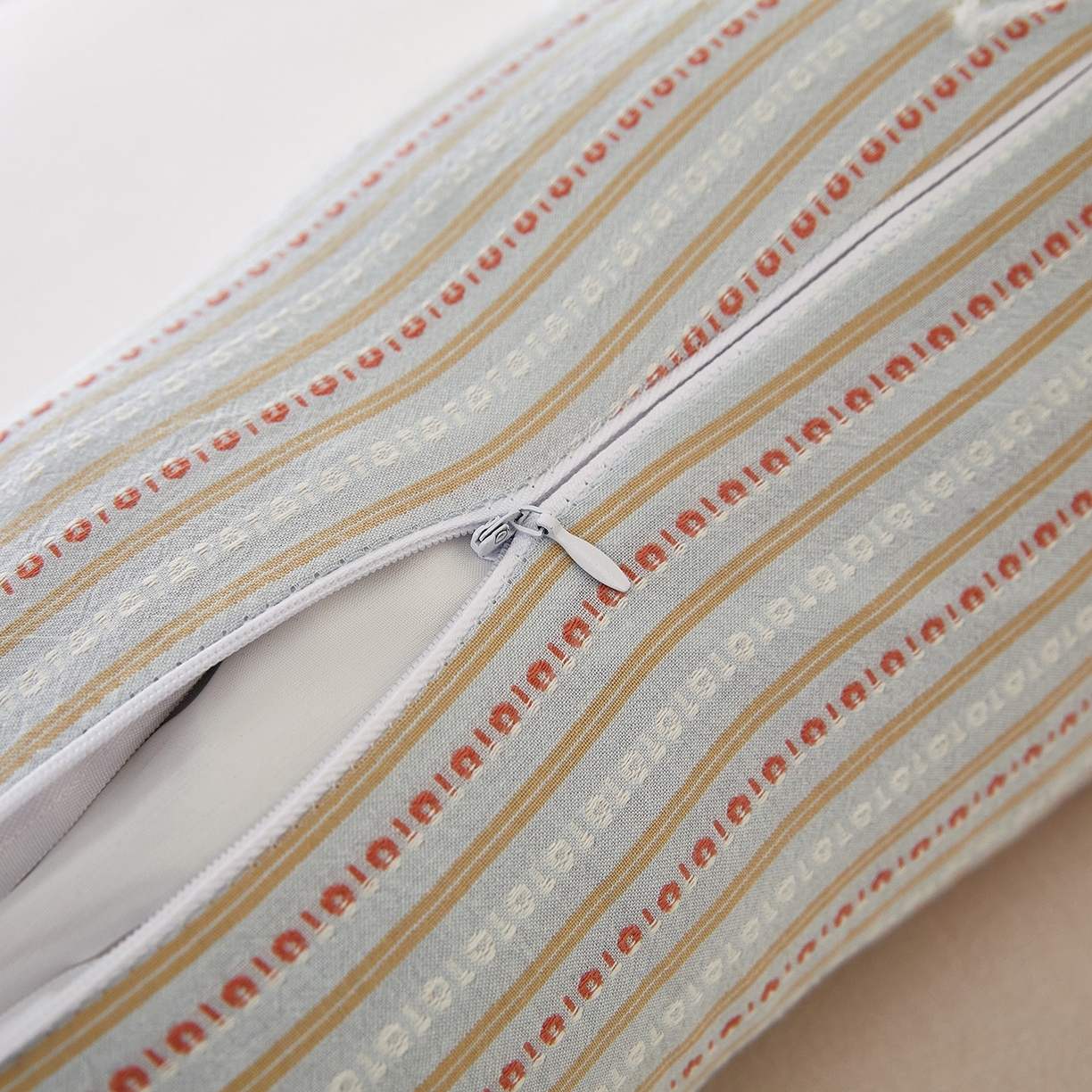 91家纺网 家纺一手货源 找家纺 梦叶草 2026新款全棉3D条纹网面透气荞麦枕头护颈枕芯 全棉条纹3D网面荞麦枕-浅蓝