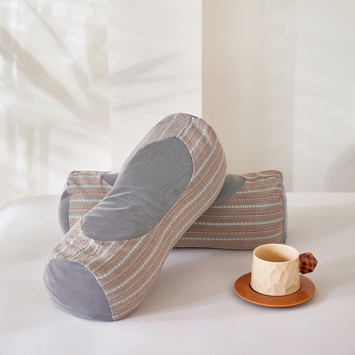 91家纺网 家纺一手货源 找家纺 梦叶草 2026新款全棉3D条纹网面透气荞麦枕头护颈枕芯 全棉条纹3D网面荞麦枕-咖色