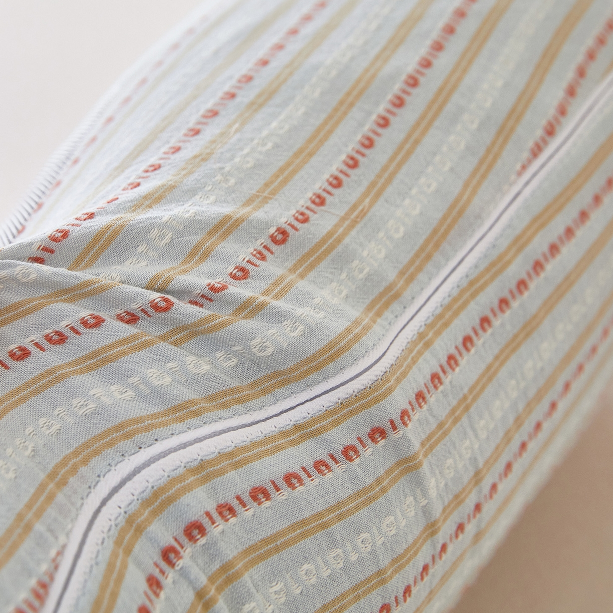 91家纺网 家纺一手货源 找家纺 梦叶草 2026新款全棉3D条纹网面透气荞麦枕头护颈枕芯 全棉条纹3D网面荞麦枕-浅蓝