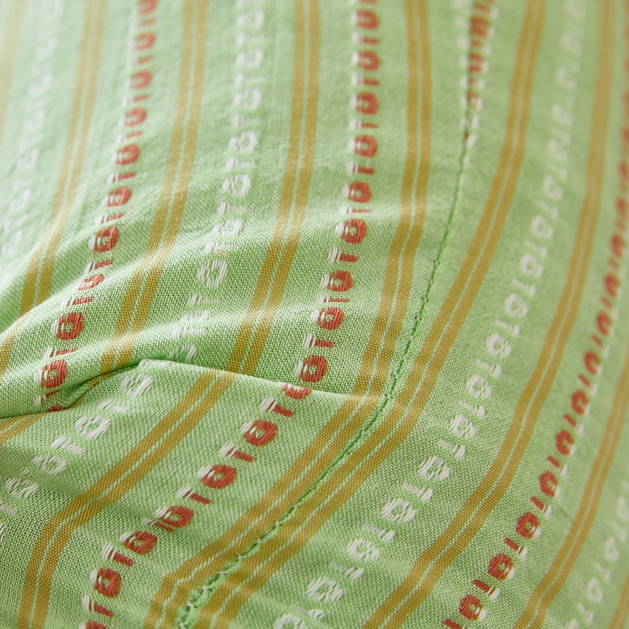 91家纺网 家纺一手货源 找家纺 梦叶草 2026新款全棉3D条纹网面透气荞麦枕头护颈枕芯 全棉条纹3D网面荞麦枕-翠绿