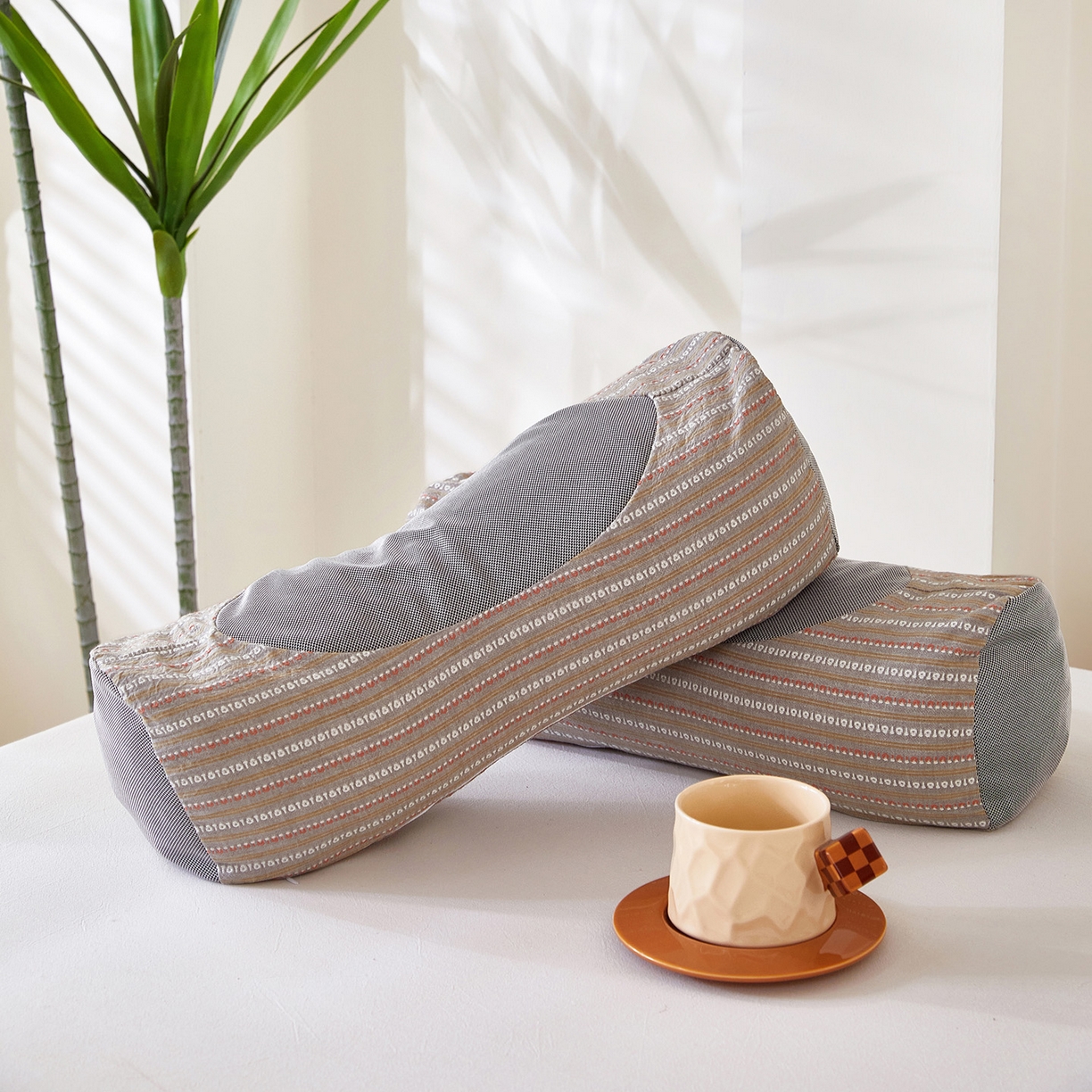 91家纺网 家纺一手货源 找家纺 梦叶草 2026新款全棉3D条纹网面透气荞麦枕头护颈枕芯 全棉条纹3D网面荞麦枕-咖色