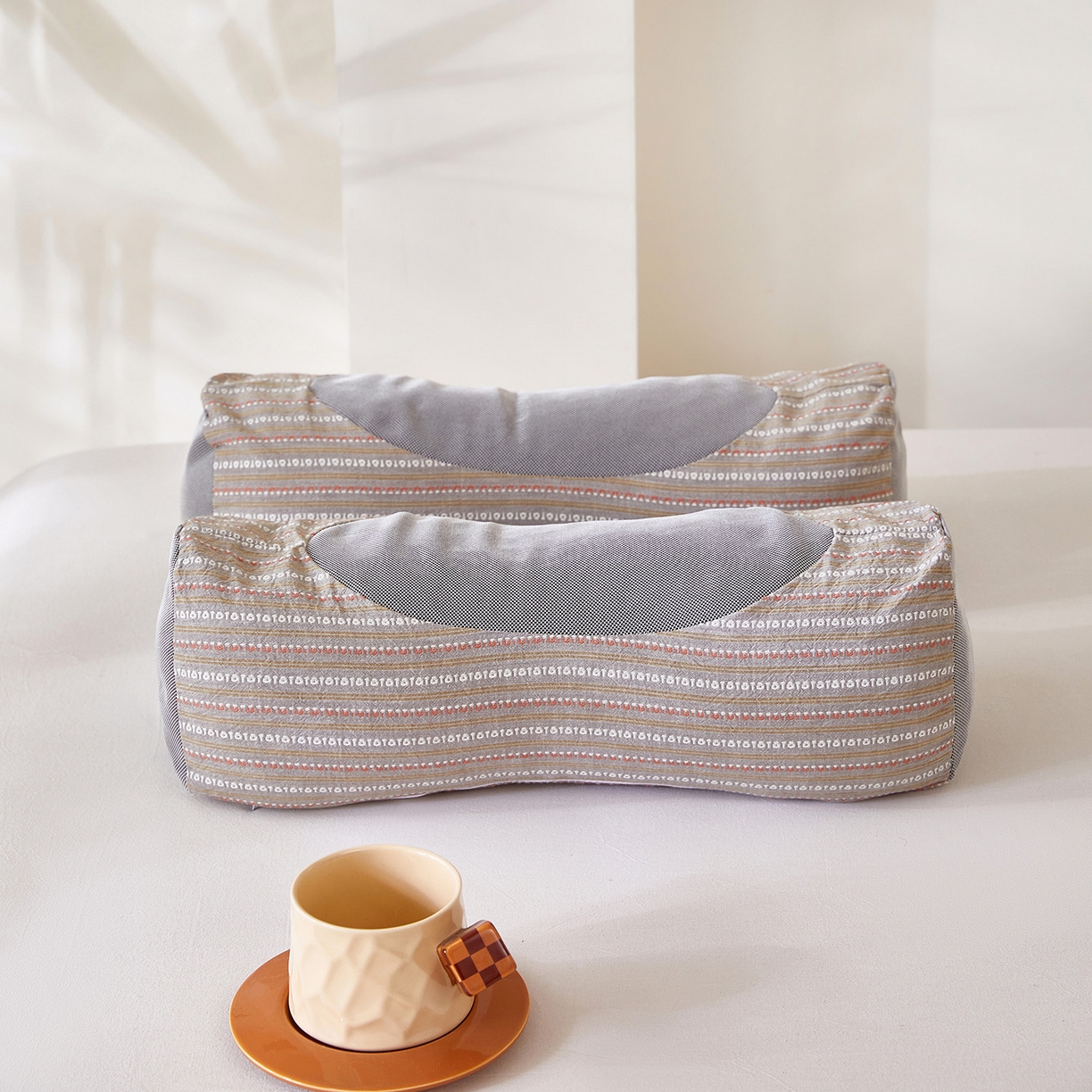 91家纺网 家纺一手货源 找家纺 梦叶草 2026新款全棉3D条纹网面透气荞麦枕头护颈枕芯 全棉条纹3D网面荞麦枕-咖色