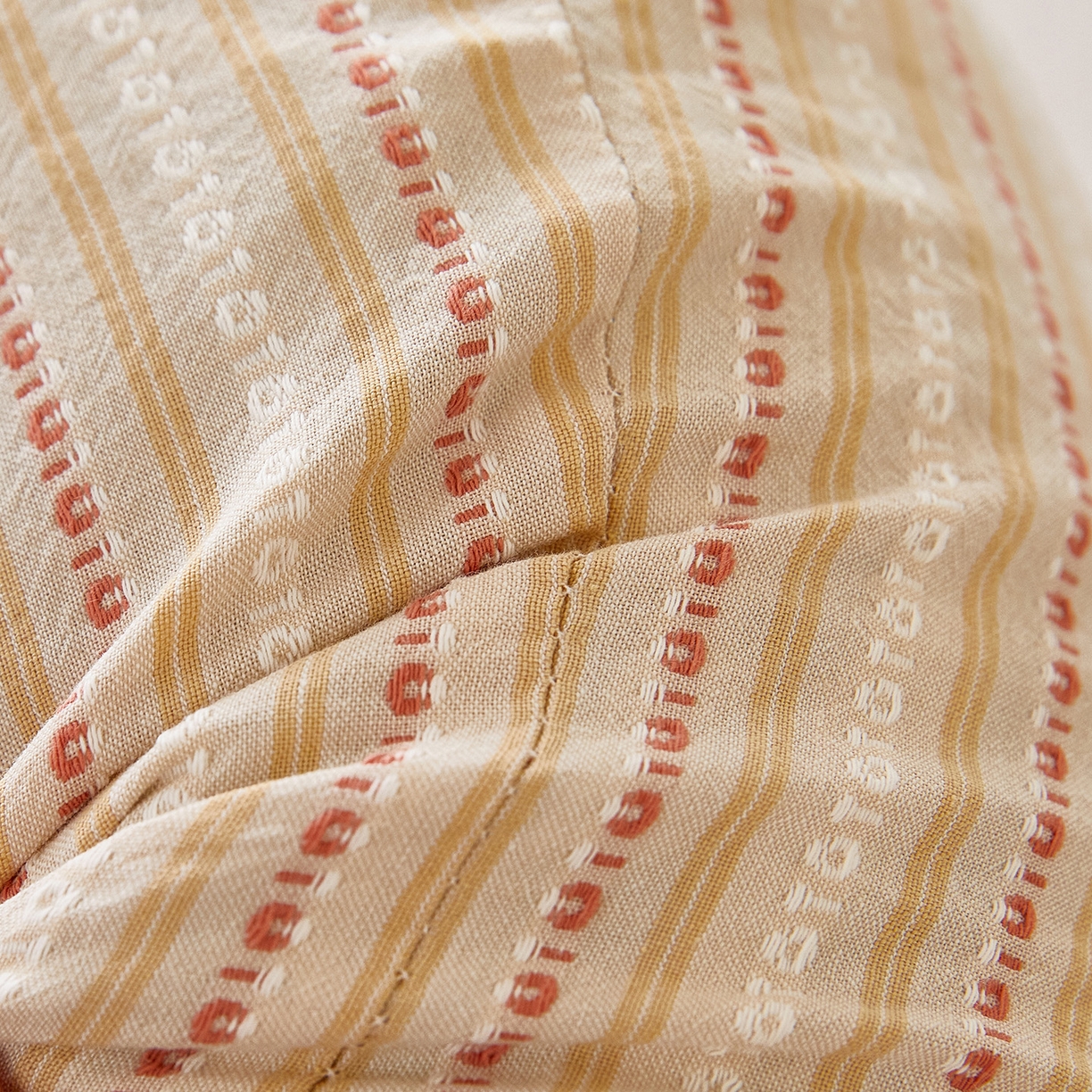 91家纺网 家纺一手货源 找家纺 梦叶草 2026新款全棉3D条纹网面透气荞麦枕头护颈枕芯 全棉条纹3D网面荞麦枕-卡其