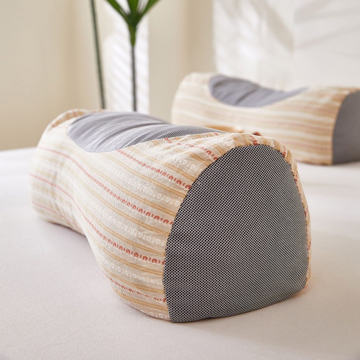 91家纺网 家纺一手货源 找家纺 梦叶草 2026新款全棉3D条纹网面透气荞麦枕头护颈枕芯 全棉条纹3D网面荞麦枕-卡其