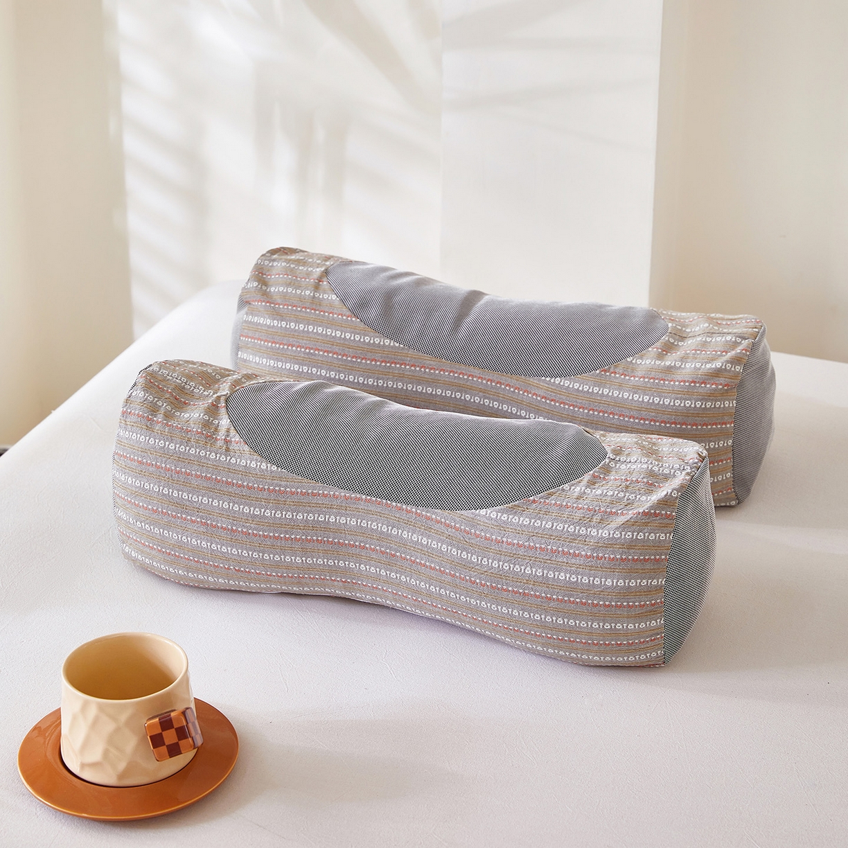 91家纺网 家纺一手货源 找家纺 梦叶草 2026新款全棉3D条纹网面透气荞麦枕头护颈枕芯 全棉条纹3D网面荞麦枕-咖色