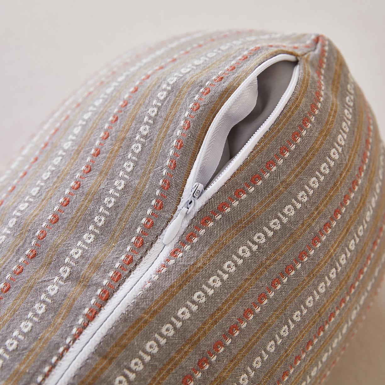 91家纺网 家纺一手货源 找家纺 梦叶草 2026新款全棉3D条纹网面透气荞麦枕头护颈枕芯 全棉条纹3D网面荞麦枕-咖色