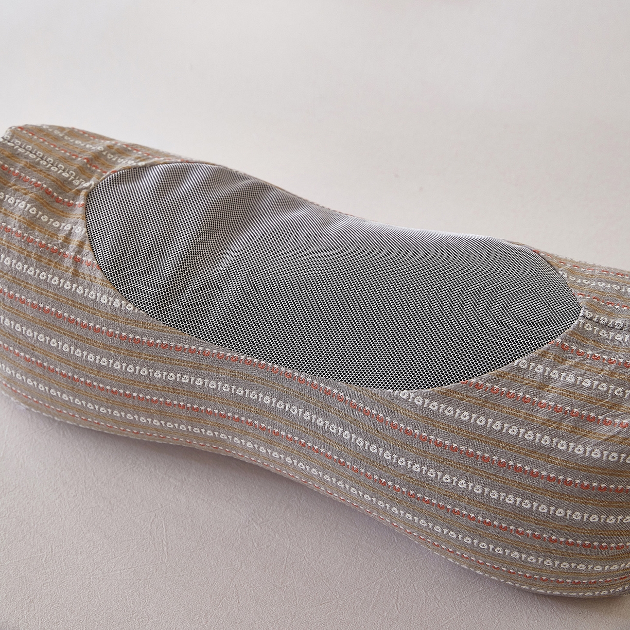 91家纺网 家纺一手货源 找家纺 梦叶草 2026新款全棉3D条纹网面透气荞麦枕头护颈枕芯 全棉条纹3D网面荞麦枕-咖色