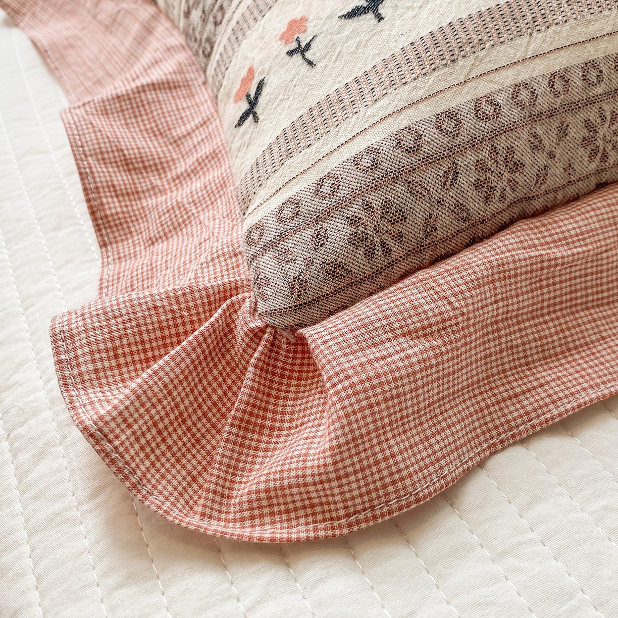 91家纺网 家纺一手货源 找家纺 梦叶草 2026新款全棉双层纱花边荞麦枕公主风荞麦枕头 全棉双层纱公主风荞麦枕-粉色